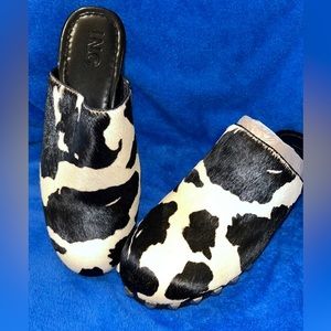 Ladie INC cow print hide clogs. 8 1/2 Medium.